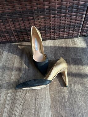 Diane Von Furstenberg Black and Gold Pointed Toe Pumps